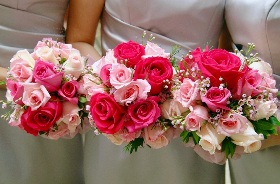 Wedding floral arrangement with pink roses